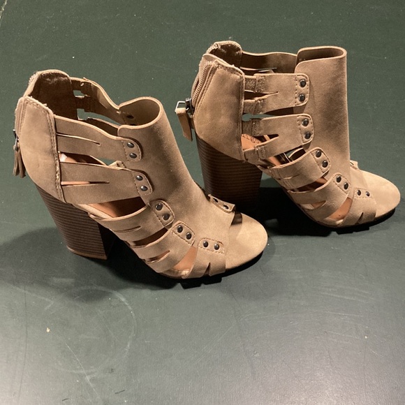NWOT SEXY INDIGO RD Cutout BOOT SHOES Sz 5M; Tan Suede; Open Toe; Zipper entry - Picture 2 of 8